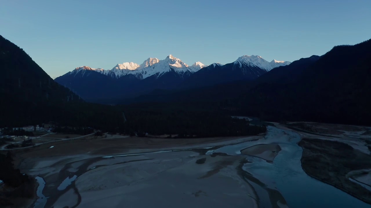 航拍西藏古乡湖风景（合集）视频素材画面3