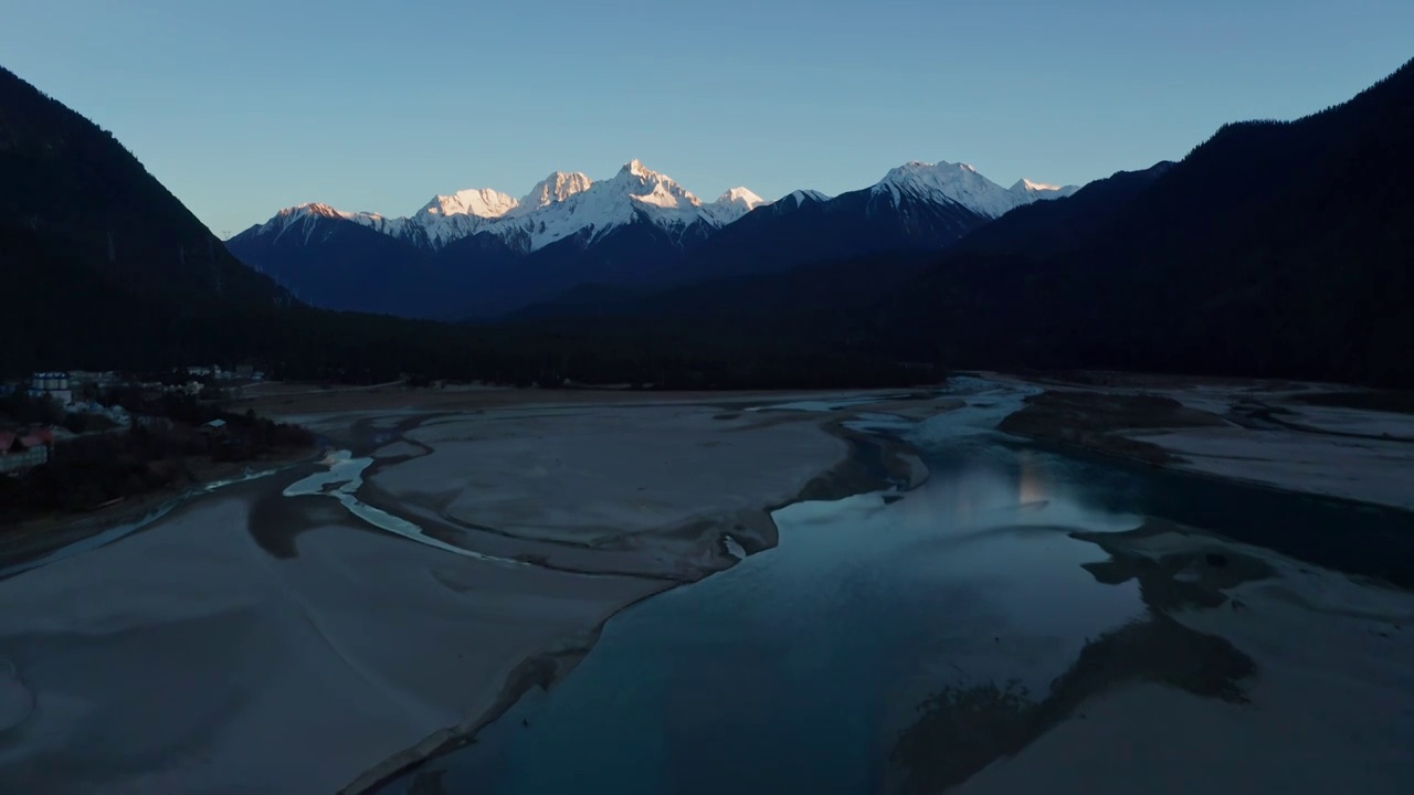 航拍西藏古乡湖风景（合集）视频素材画面4