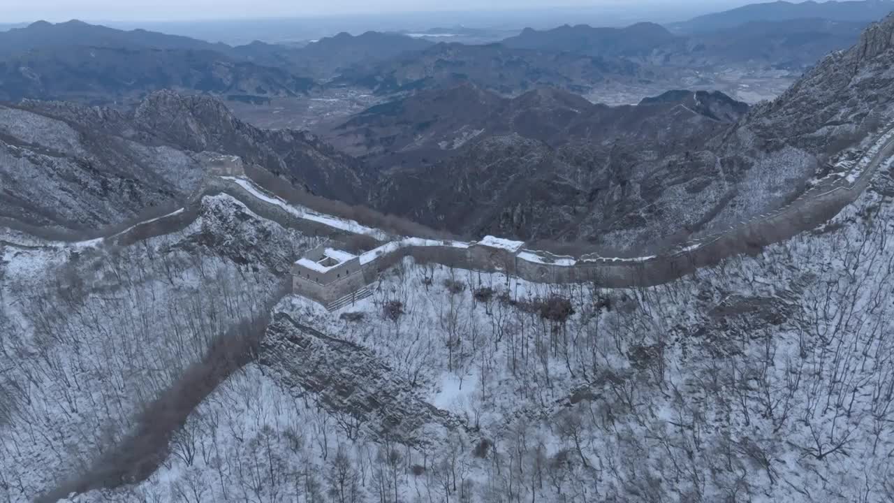 航拍冬季北京箭扣长城雪景视频素材