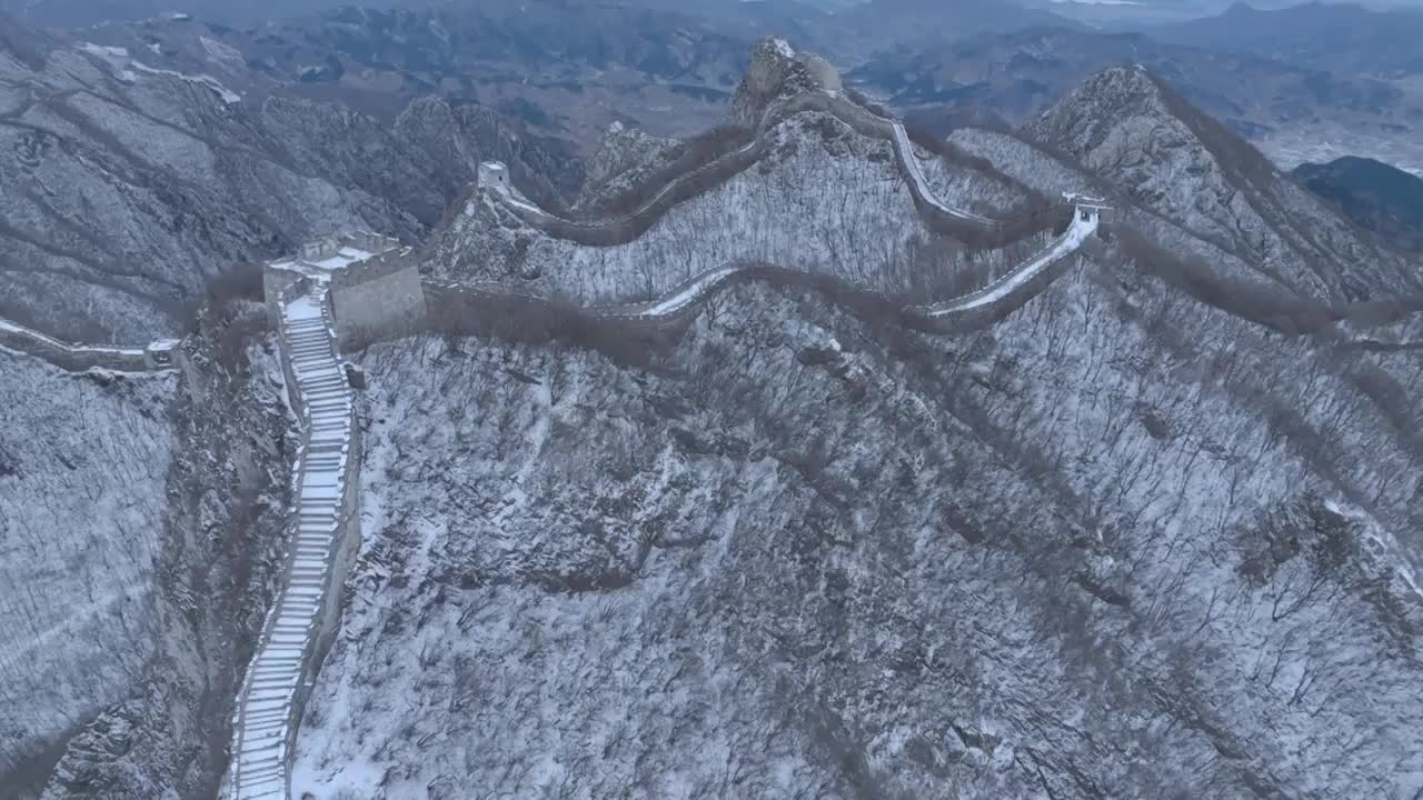 航拍冬季北京箭扣长城雪景视频素材