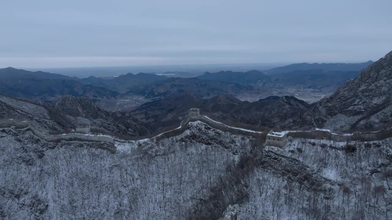 航拍冬季北京箭扣长城雪景视频素材