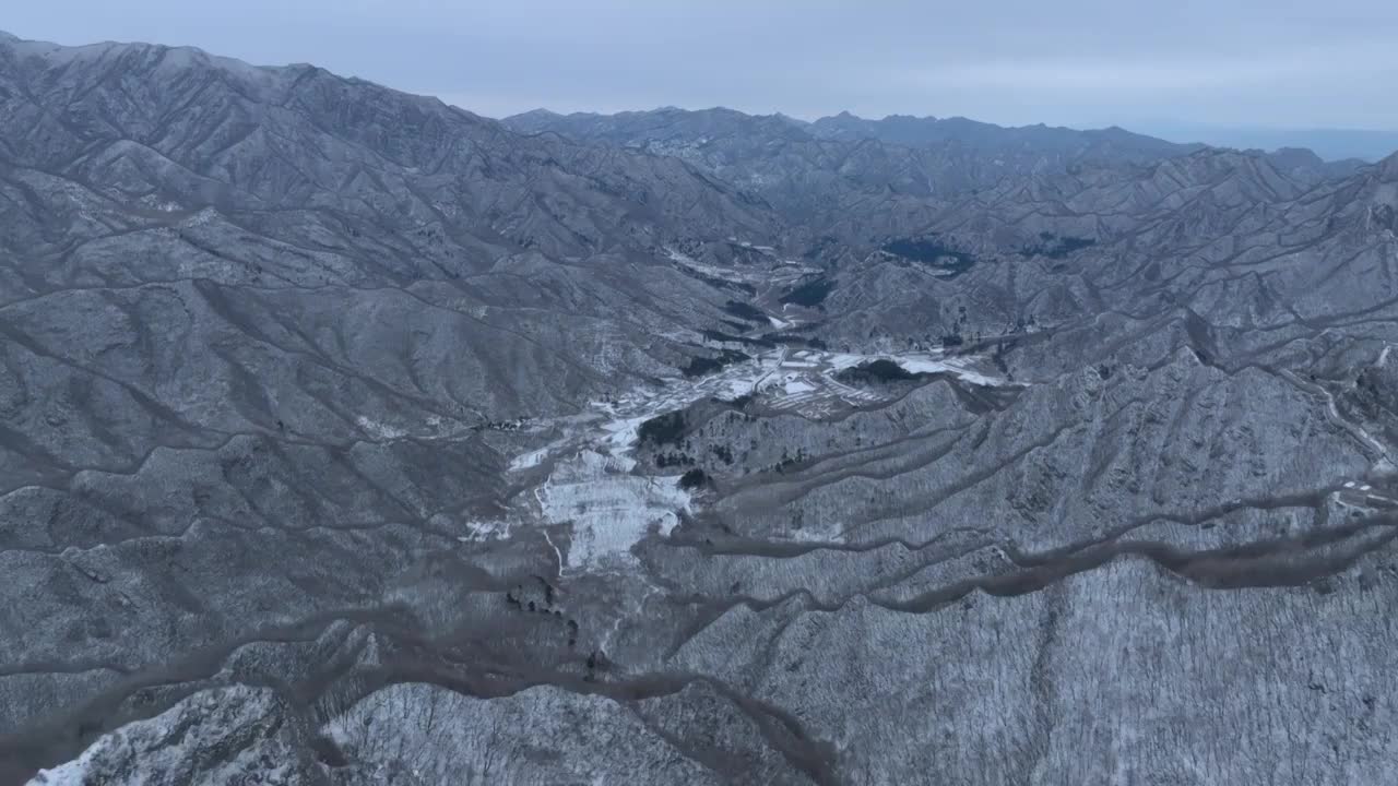 航拍冬季北京箭扣长城雪景视频素材