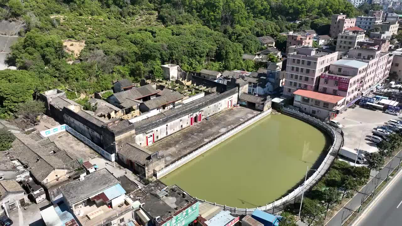 广东省深圳市坪山区丰田世居客家围屋丰田黄氏炮楼院航拍视频素材