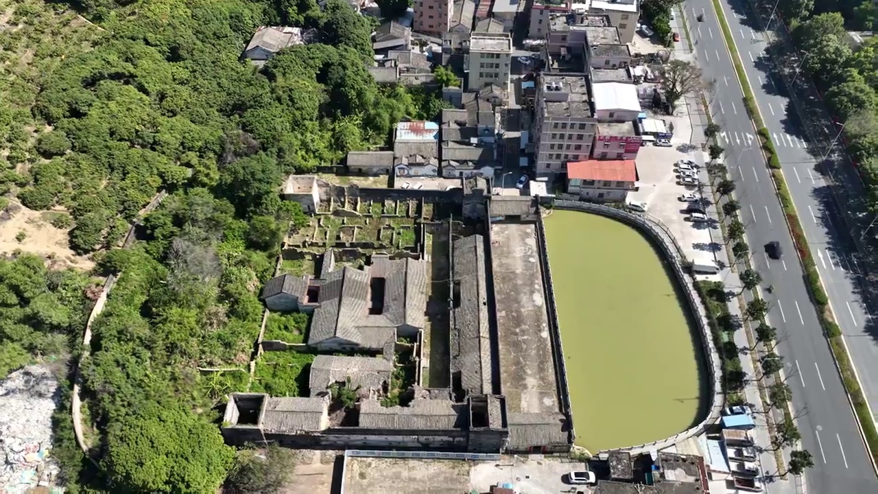 广东省深圳市坪山区丰田世居客家围屋丰田黄氏炮楼院航拍视频素材