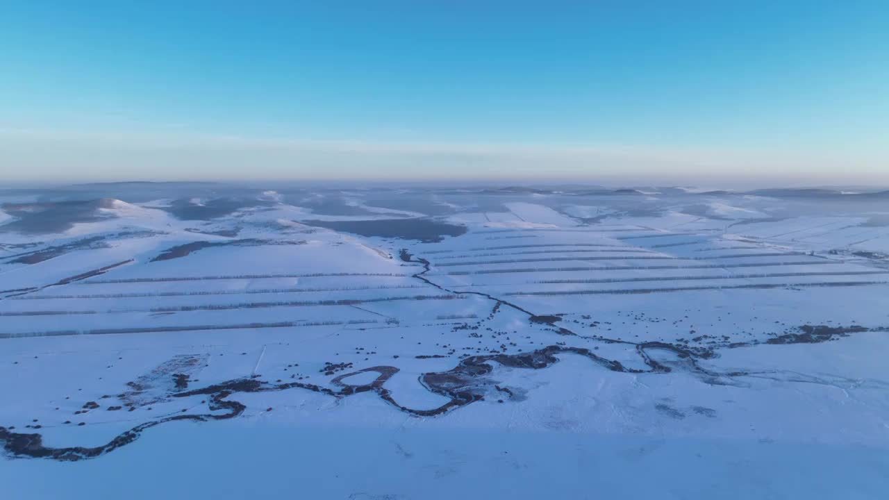 航拍呼伦贝尔雪域雪原河湾暮色视频素材