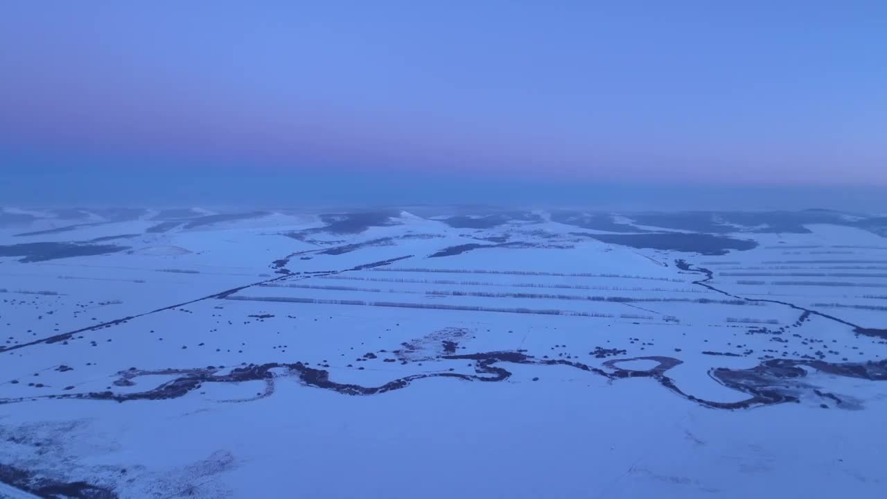 航拍呼伦贝尔雪域雪原河湾暮色视频素材