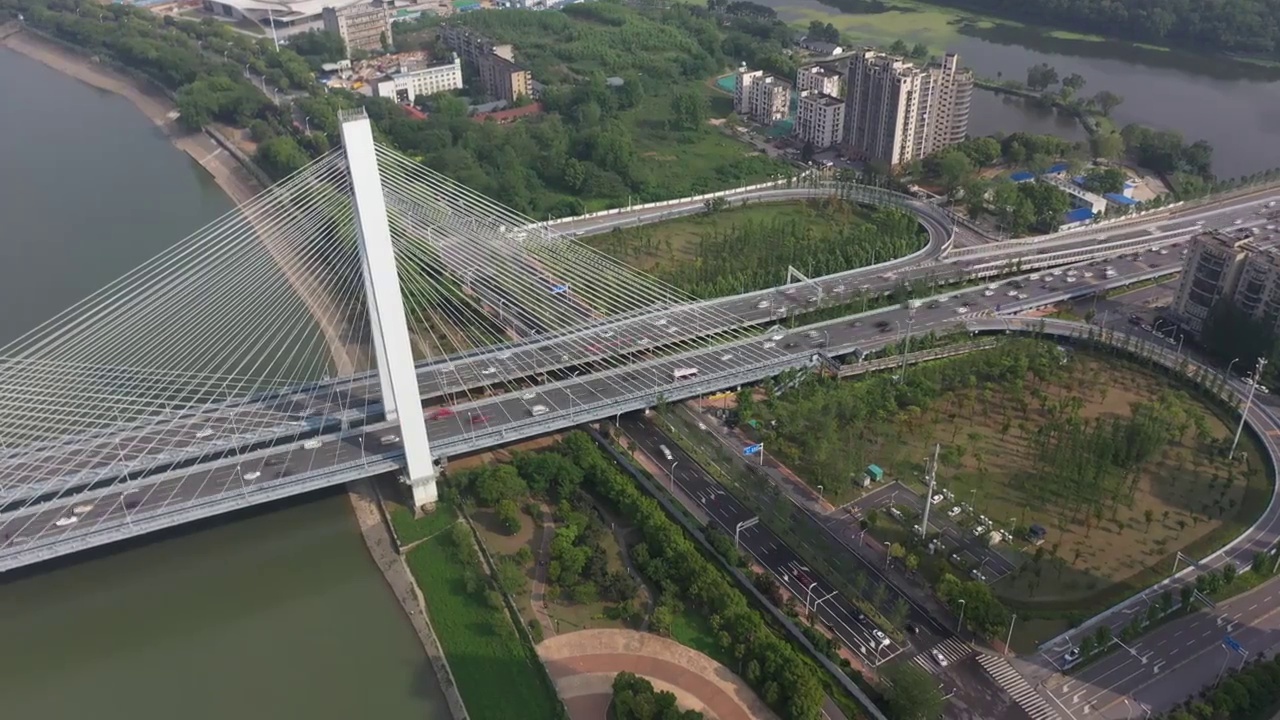 航拍武汉市月湖桥城市天际线视频素材