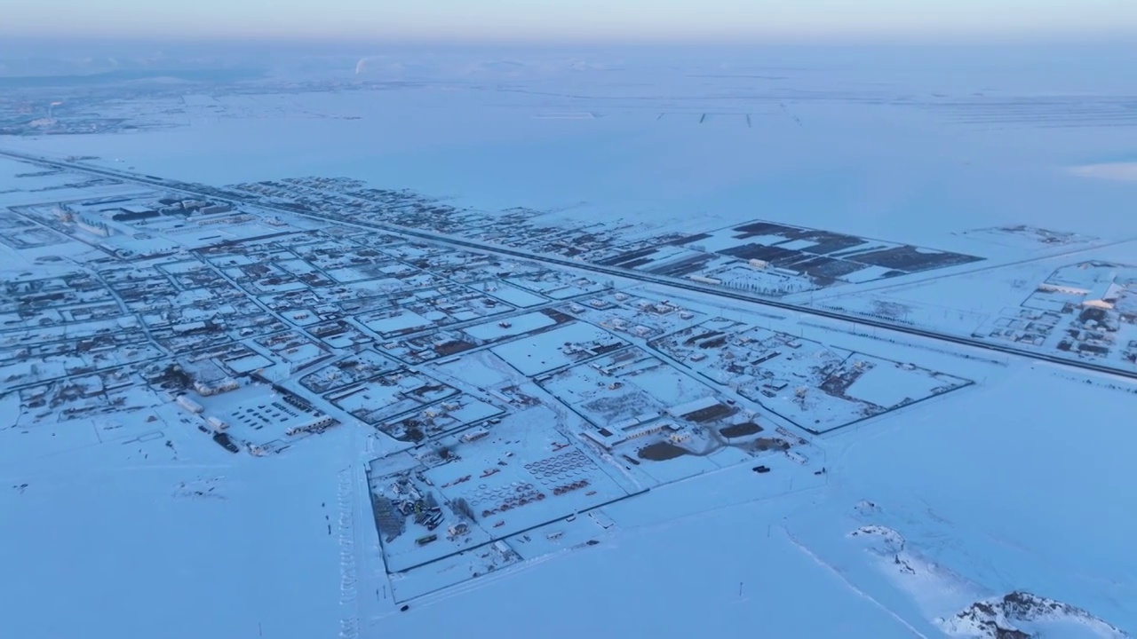 航拍呼伦贝尔雪原版画雪村视频素材