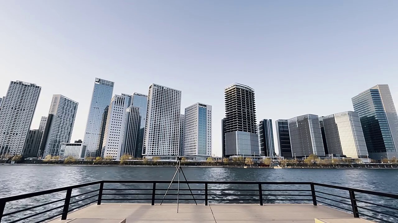 北京通州京杭大运河建筑群城市建设日出朝霞延时火烧云倒影水面湖面河面夜转日写字楼高层住宅视频素材