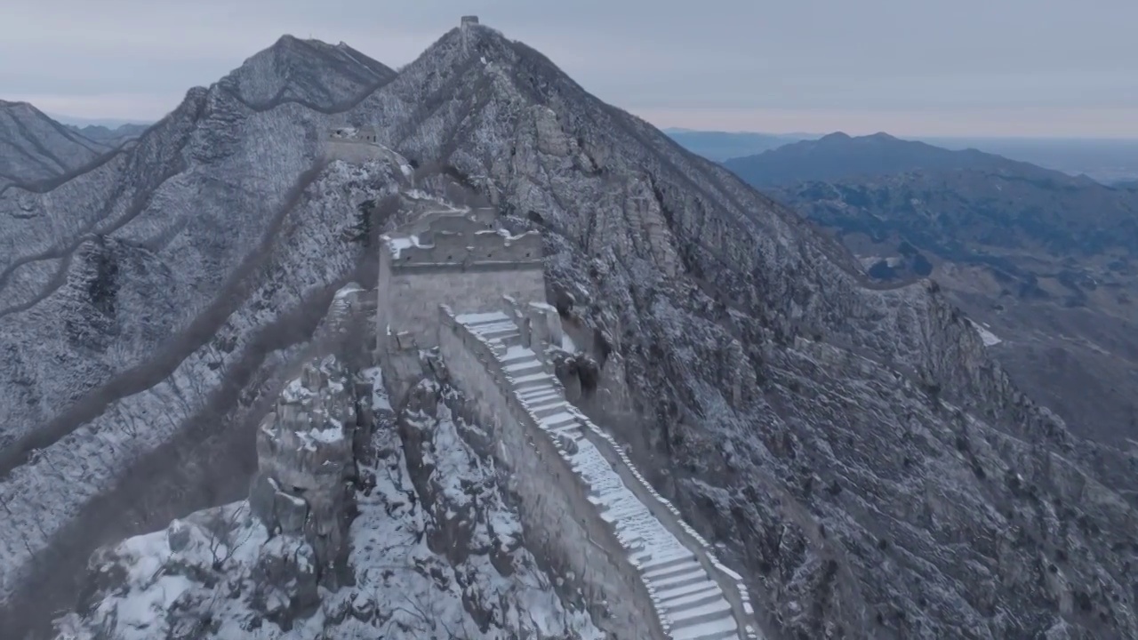 航拍冬季北京箭扣长城雪景视频素材