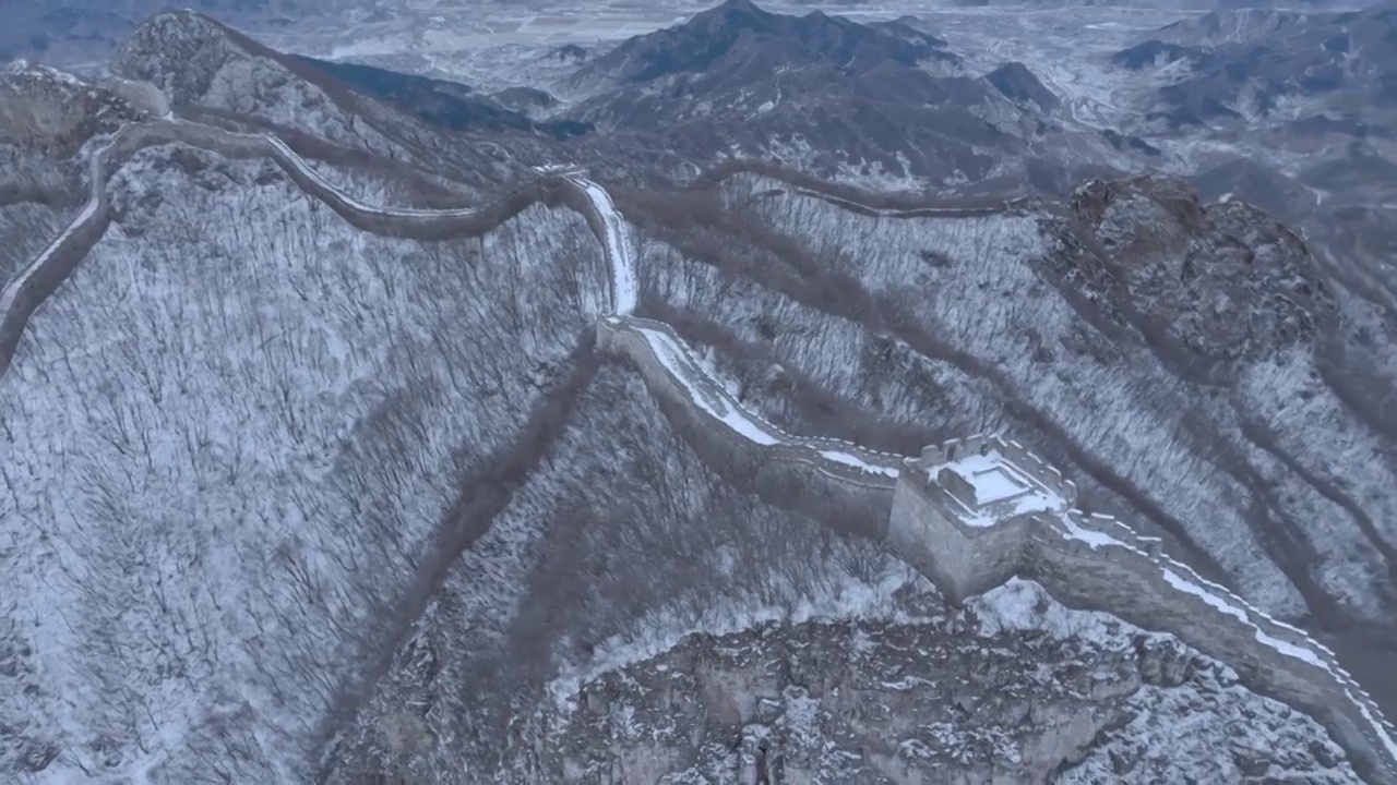 航拍冬季北京箭扣长城雪景视频素材