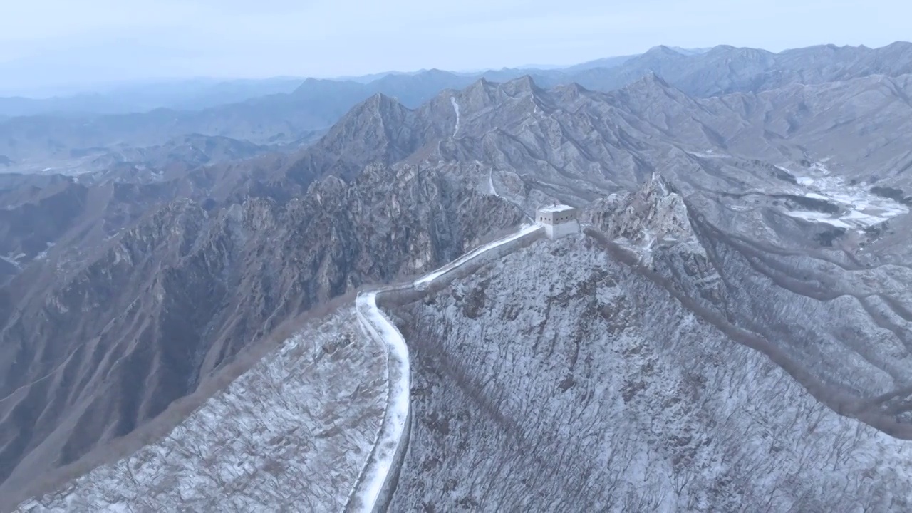 航拍冬季北京箭扣长城雪景视频素材