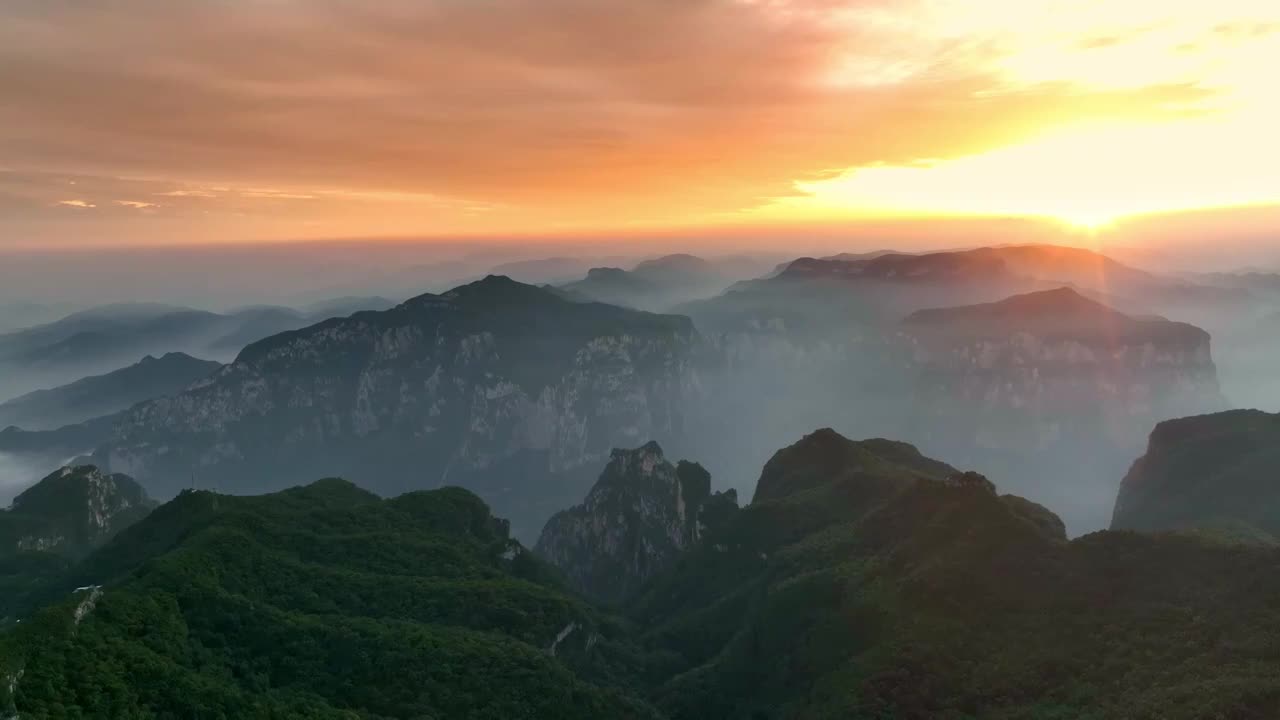 航拍云台山落日晚霞视频素材