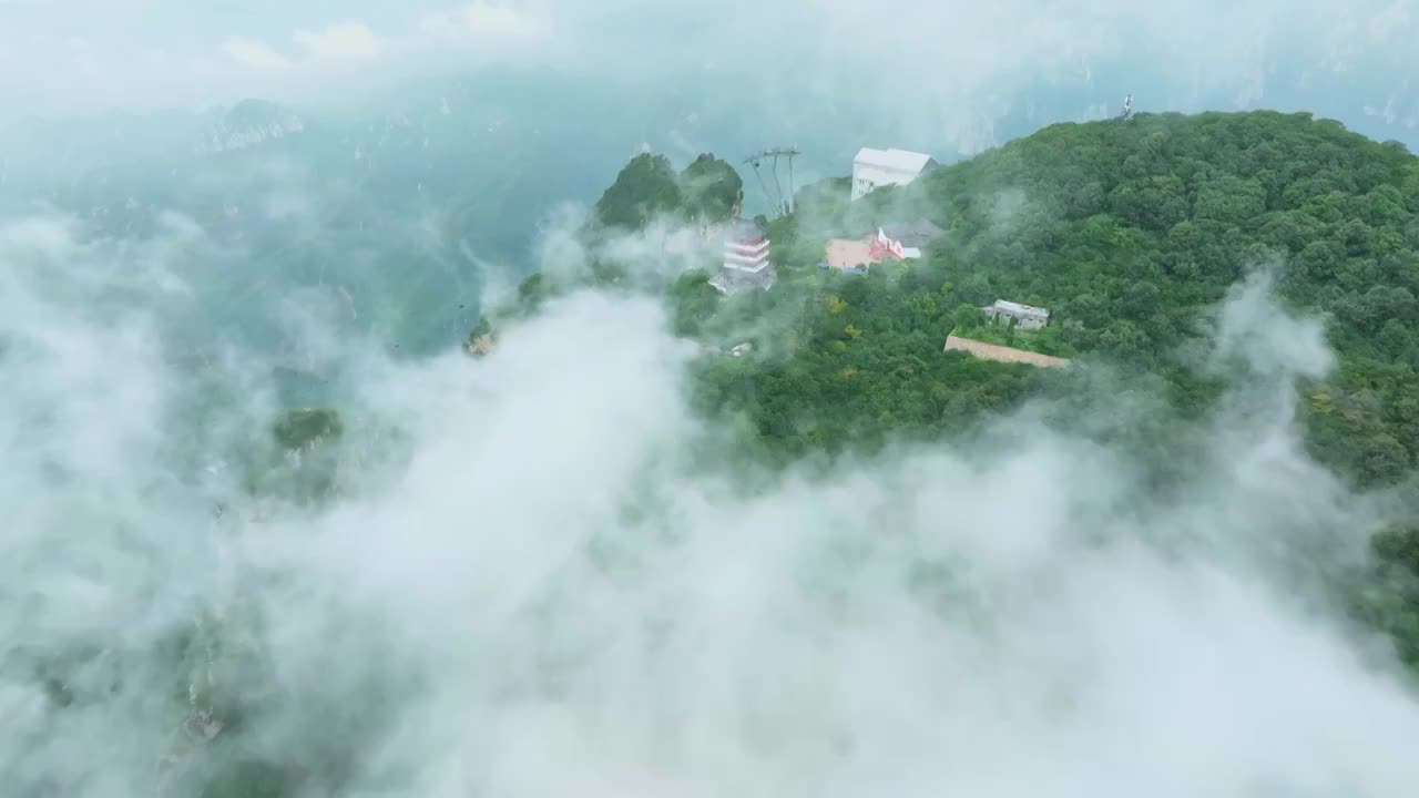 航拍云台山凤凰岭重阳阁云雾视频素材