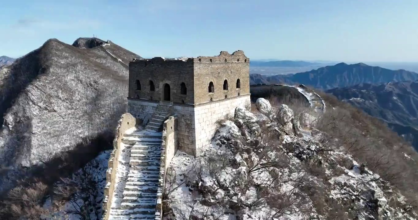 北京怀柔区箭扣长城正北楼雪景航拍视频素材