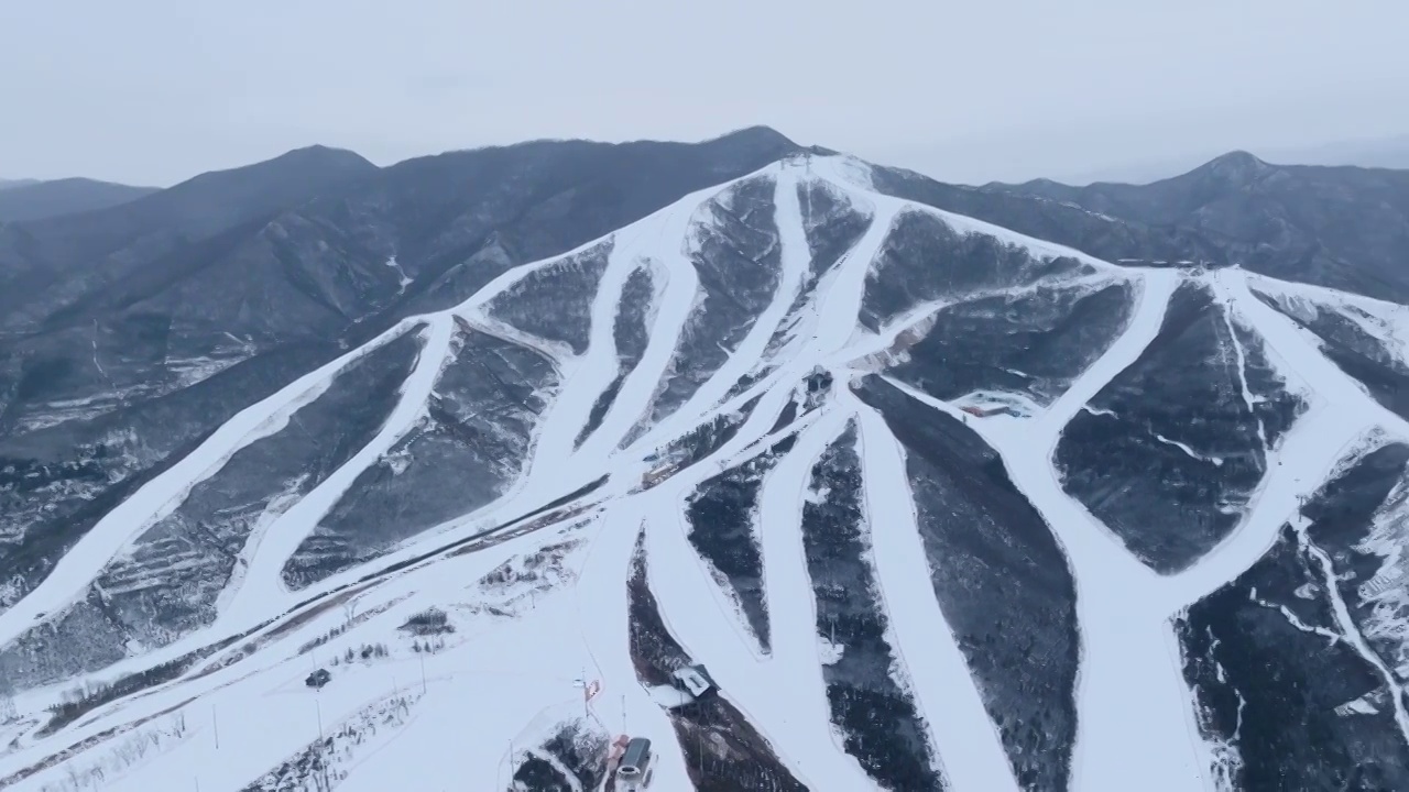 航拍冬季张家口崇礼富龙滑雪场视频素材