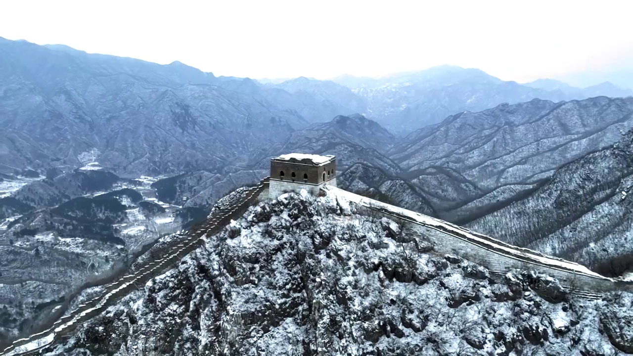 航拍冬季北京箭扣长城雪景视频素材