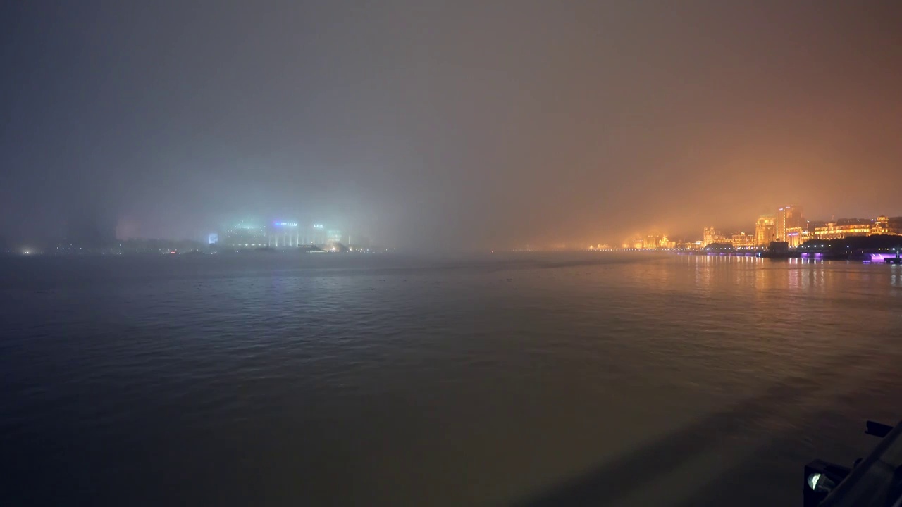 上海黄浦江岸建筑大雾美景视频素材