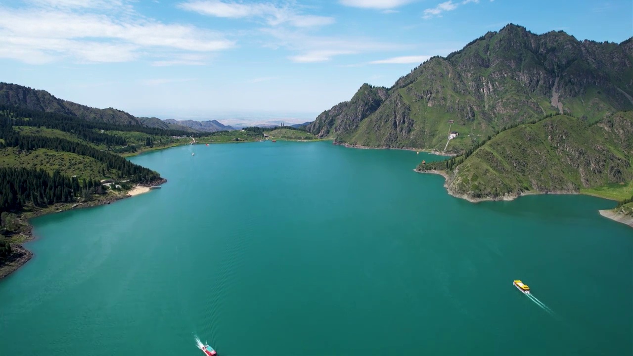 新疆天山天池淡水湖夏季自然风光航拍视频素材