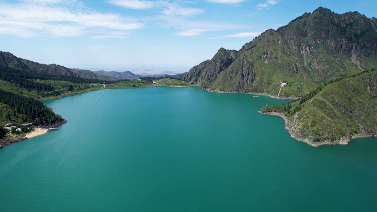 新疆天山天池淡水湖夏季自然风光航拍视频素材