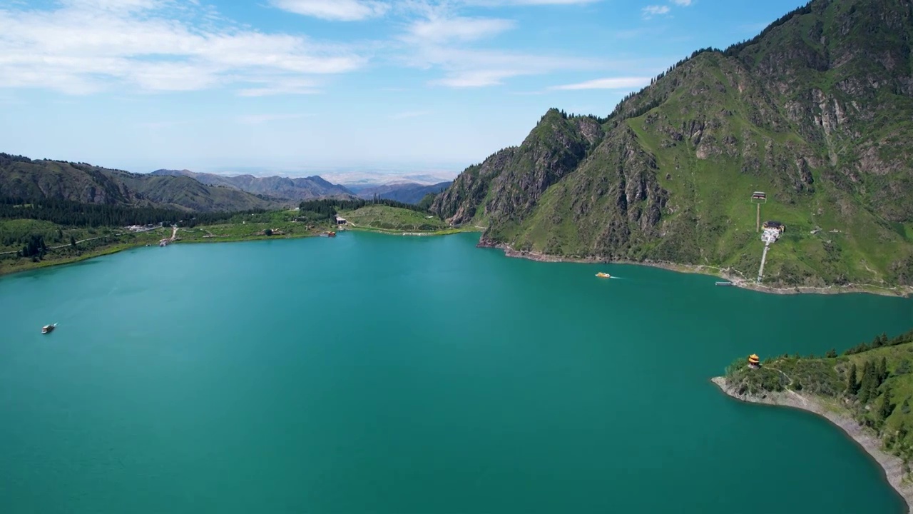 新疆天山天池淡水湖夏季自然风光航拍视频素材