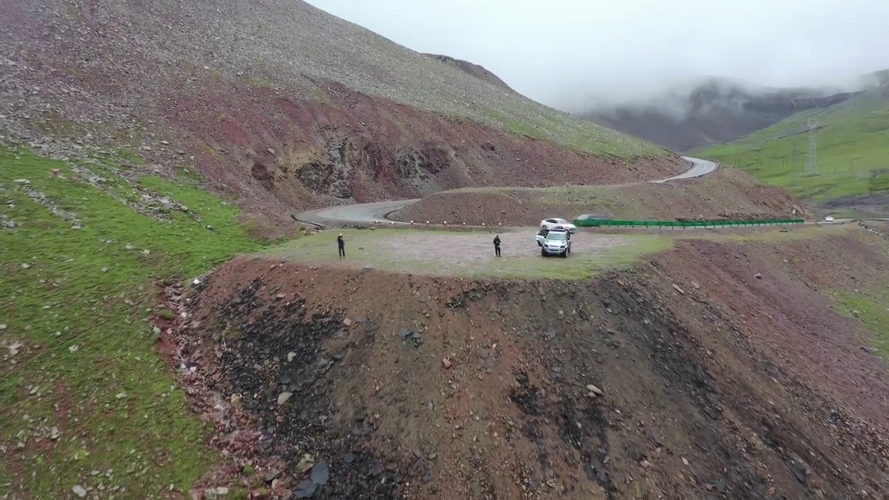 航拍青海祁连山卓尔山油菜花视频素材