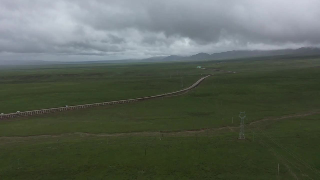 航拍青海祁连山卓尔山油菜花视频素材