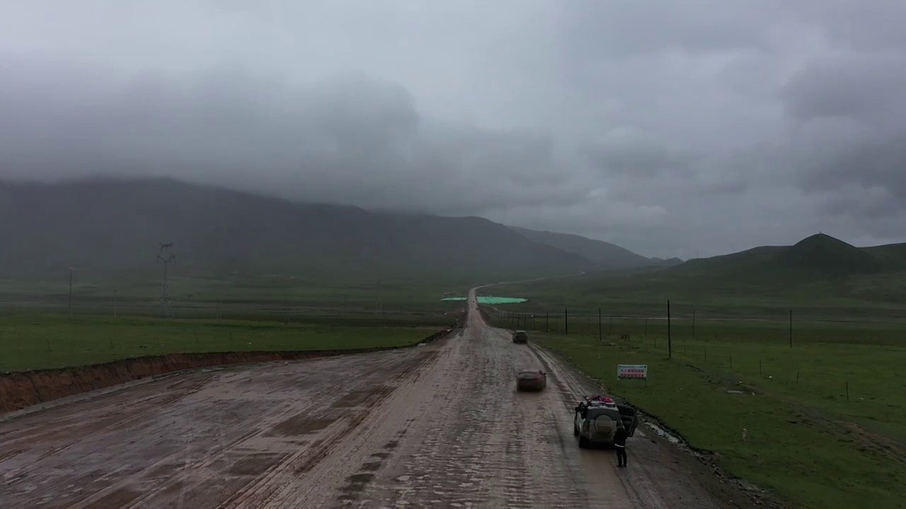 航拍青海祁连山卓尔山油菜花视频素材