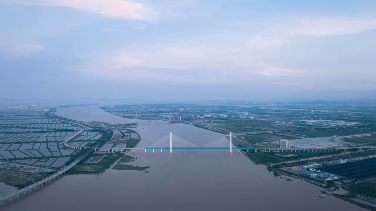 航拍广州南沙港铁路特大桥夜景视频素材