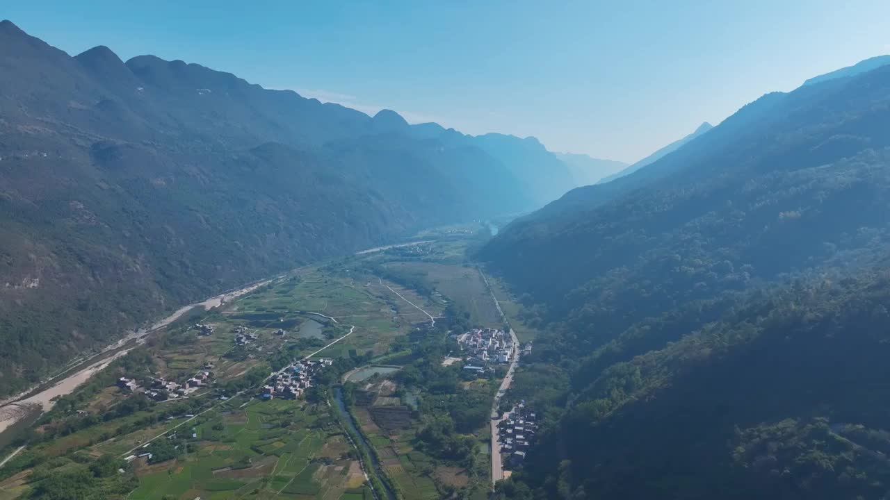 清远阳山县秤架瑶族乡山谷城镇视频素材