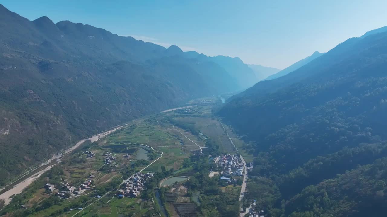 清远阳山县秤架瑶族乡山谷城镇视频素材