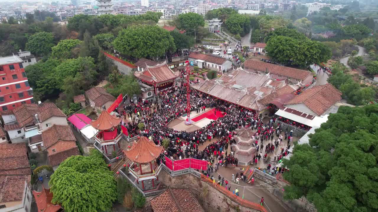 涵江鳌山爬戒梯视频素材