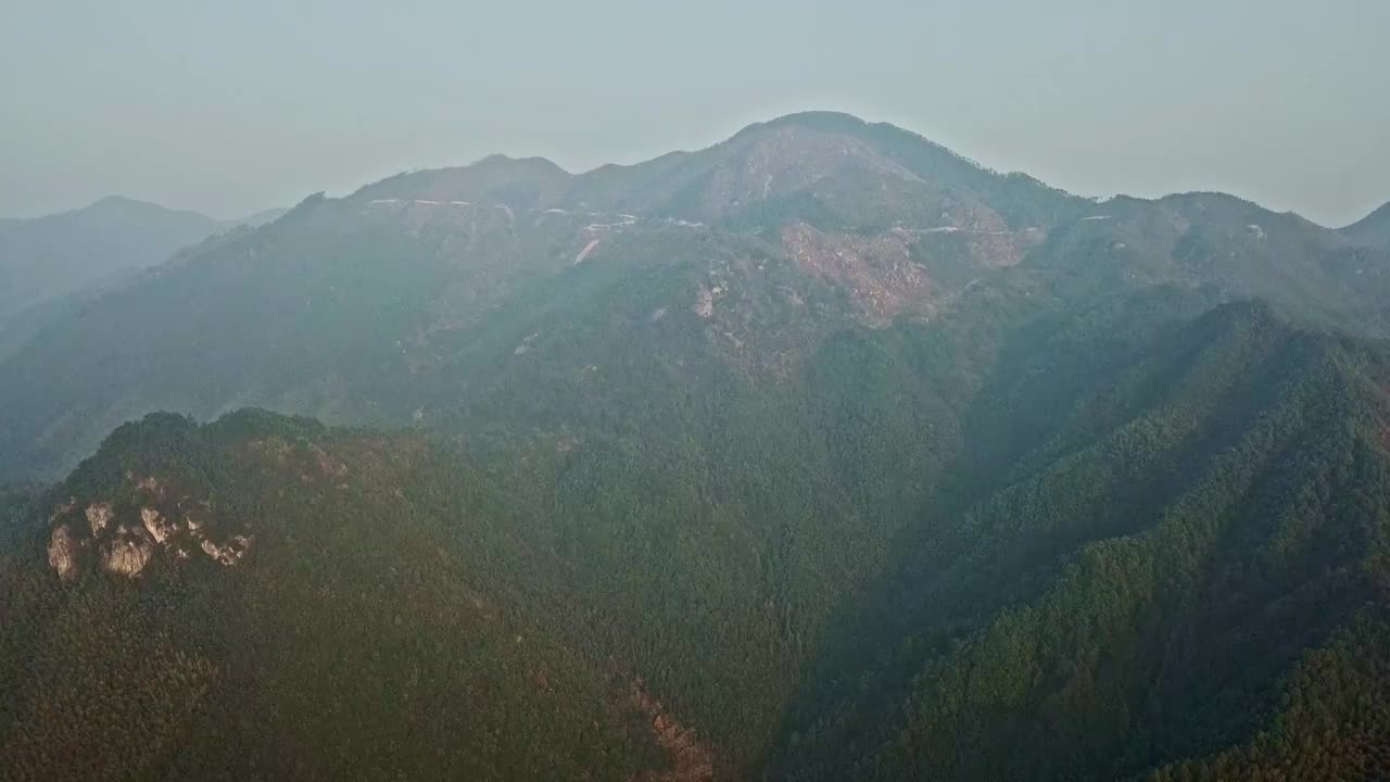 浙江丽水山区航拍下降视频素材