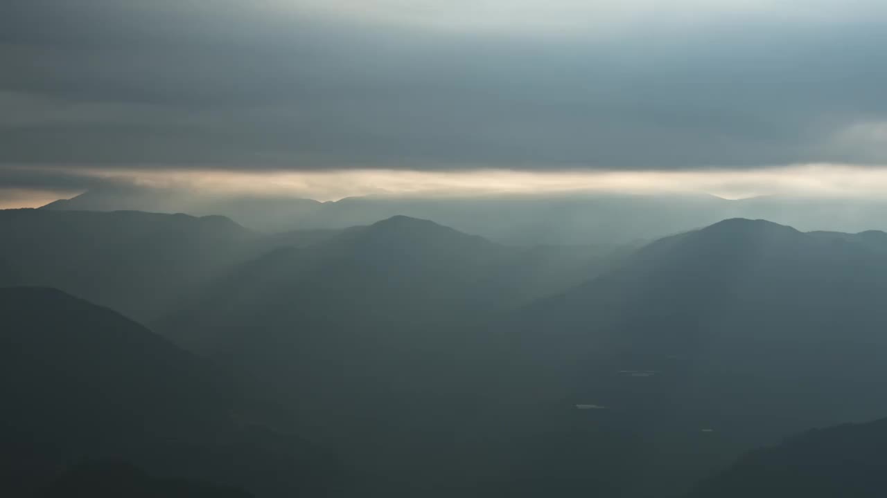 丽水龙泉地畲村群山耶稣光延时视频素材