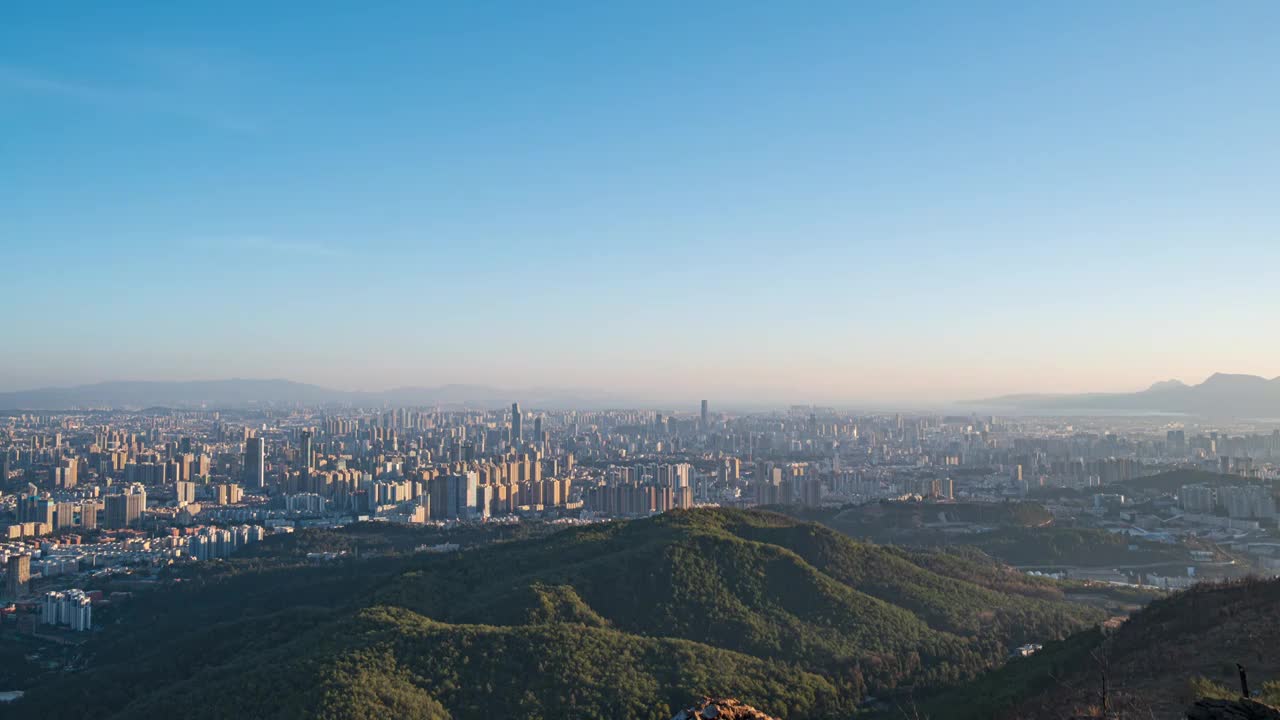 云南省昆明市高视角城市风光日转夜延时摄影视频素材