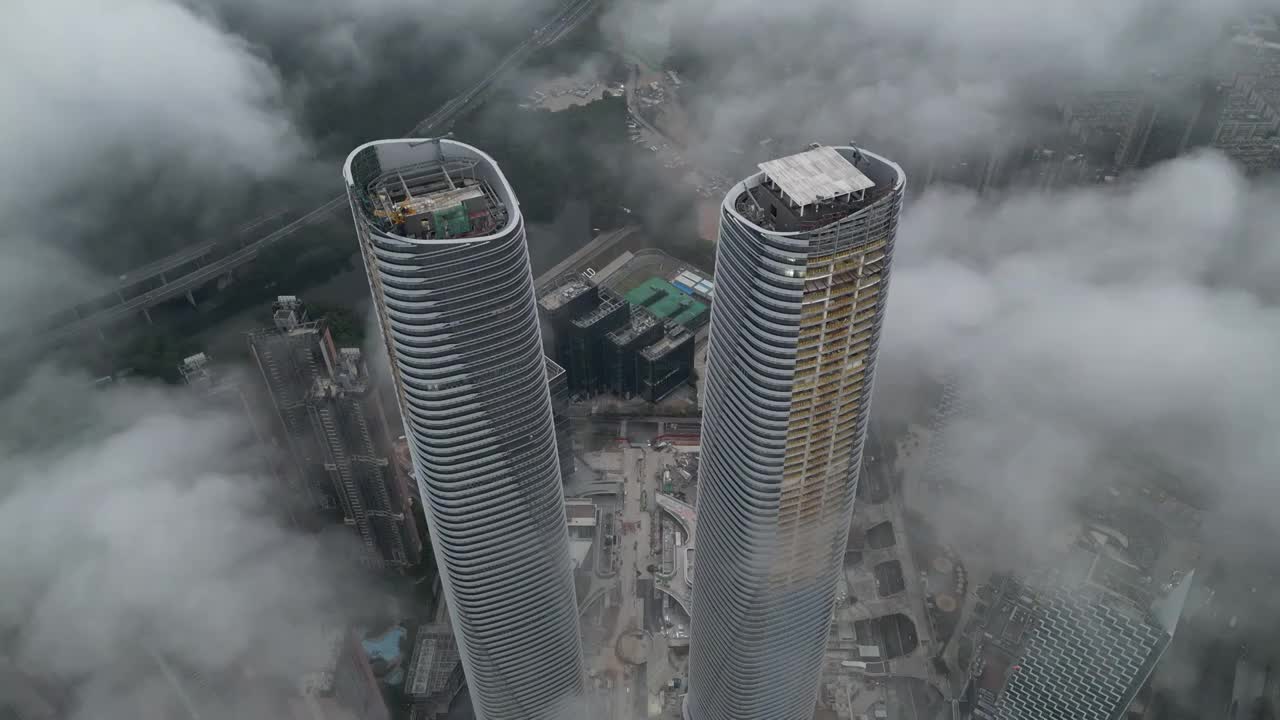 深圳·星河双子塔平流雾云海航拍视频素材