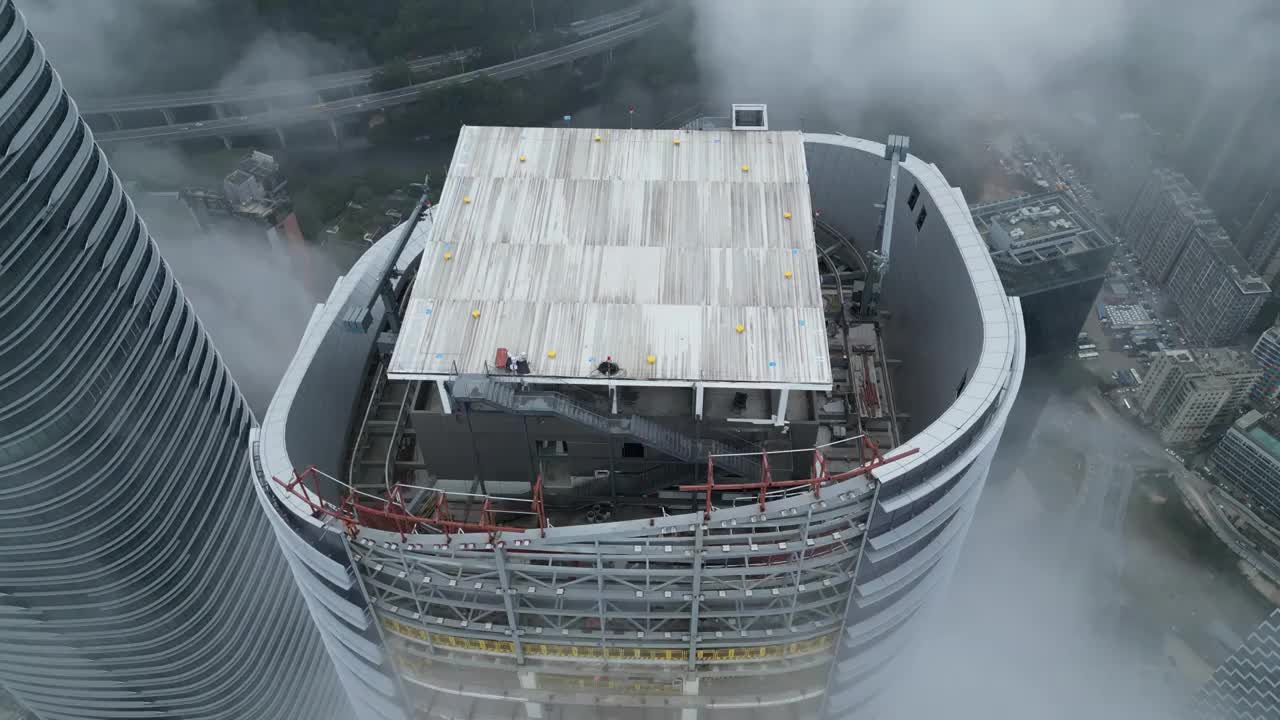 深圳·星河双子塔平流雾云海航拍视频素材