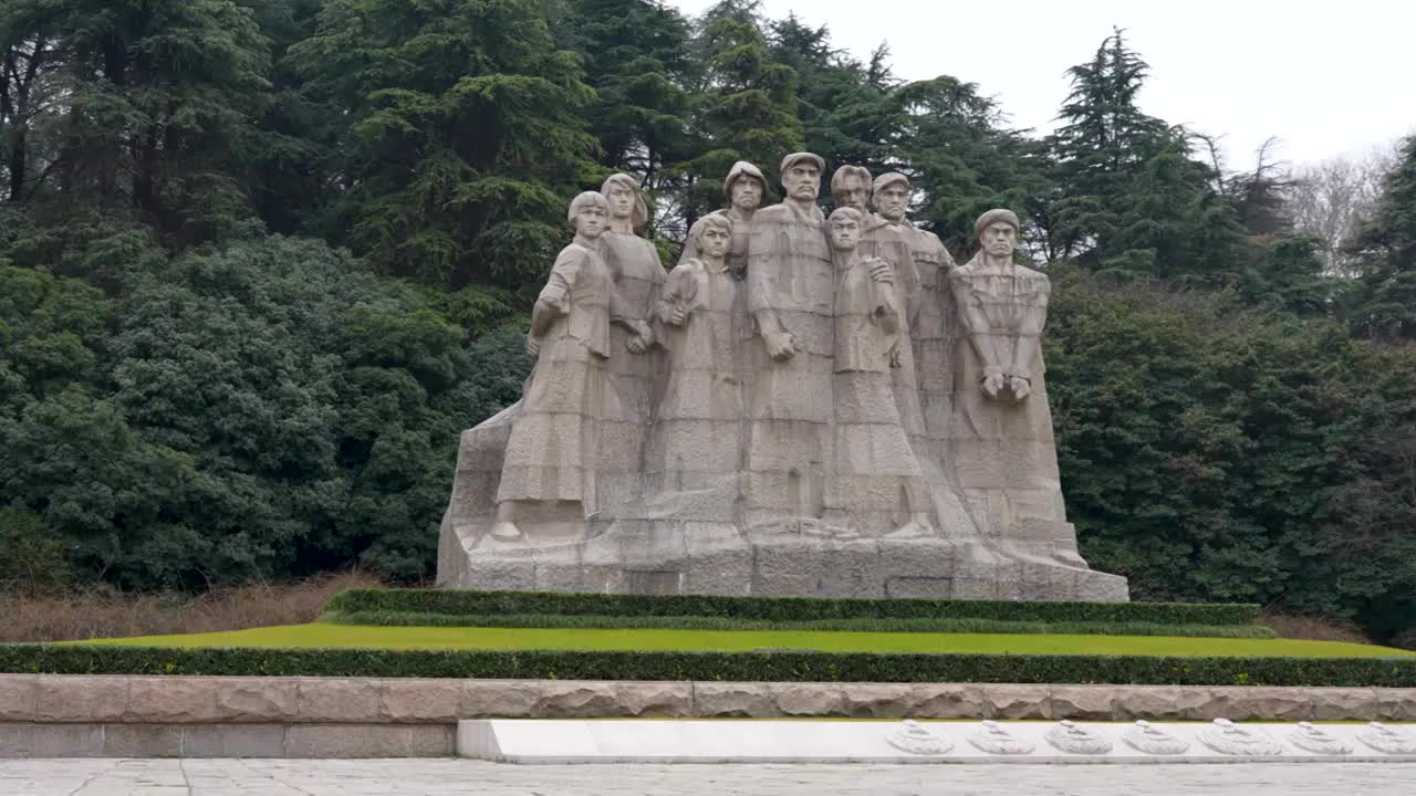 南京雨花台烈士陵园烈士群雕像视频素材