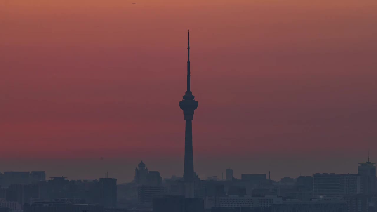 北京日出央视塔悬日视频素材