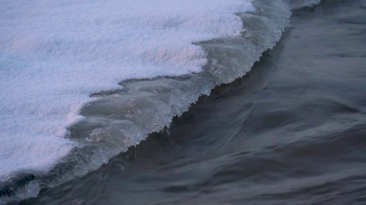 冬天雪后的不冻河视频素材