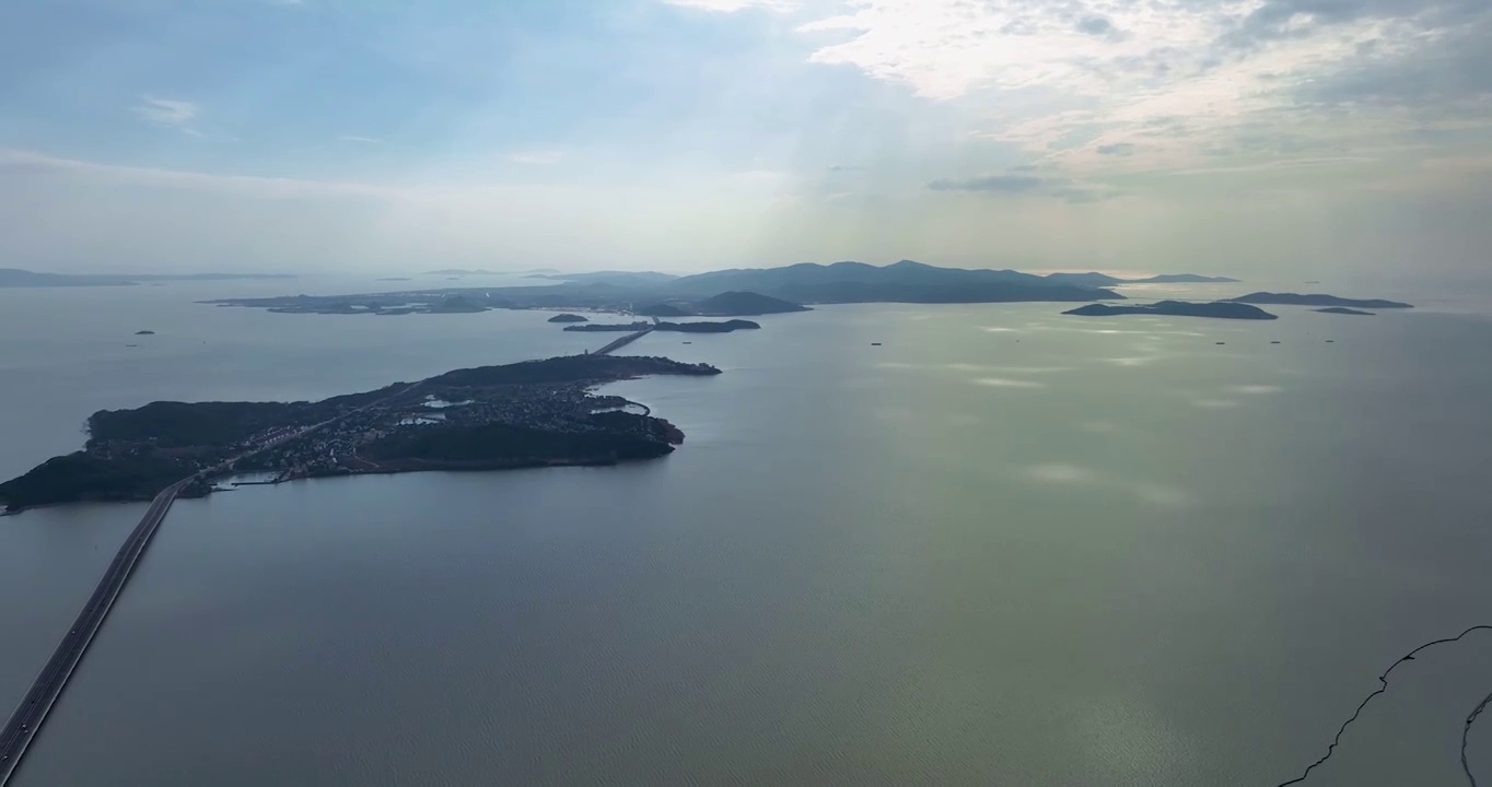 苏州太湖西山岛与太湖大桥航拍视频素材