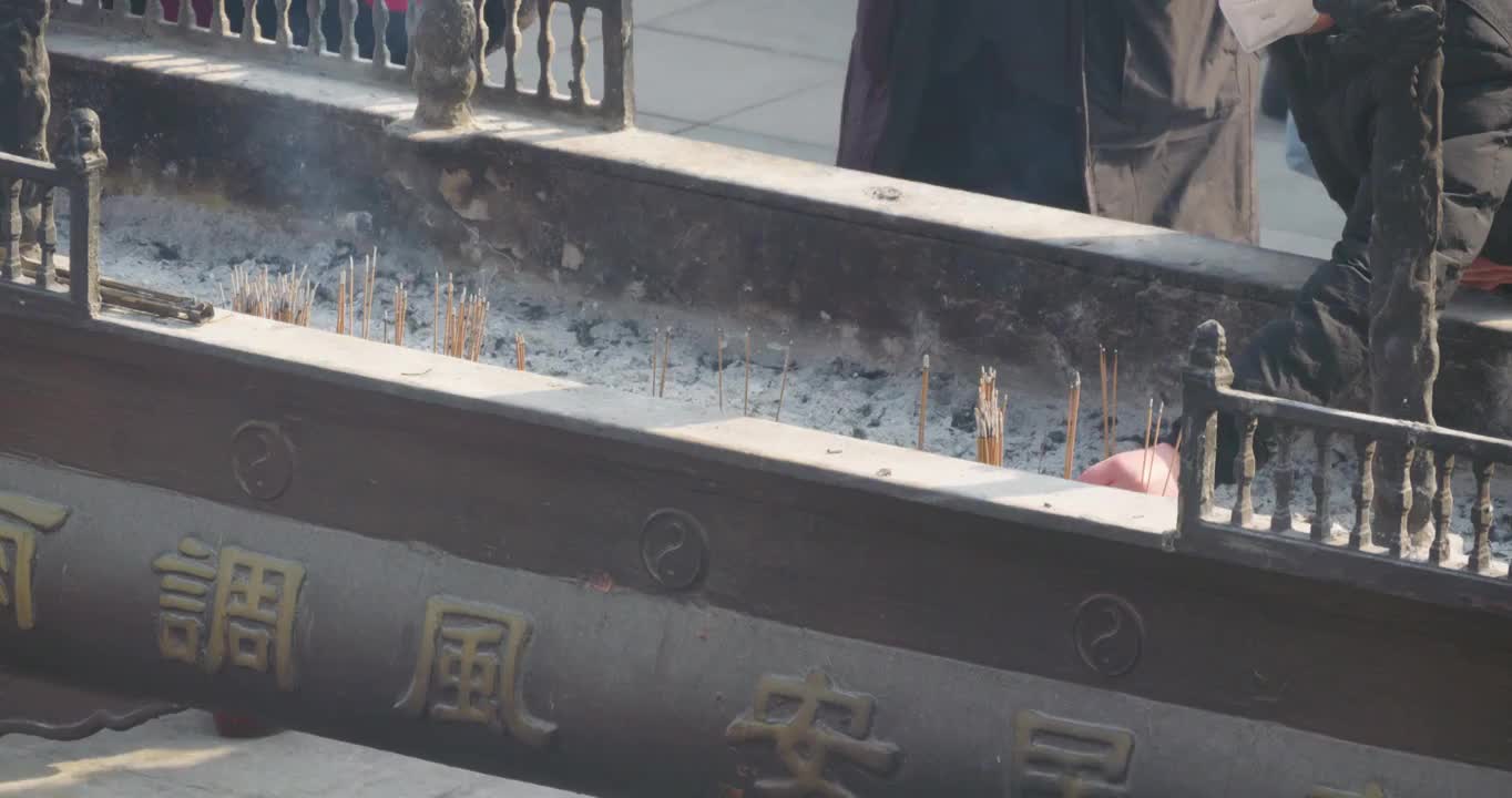 王母池烧香祈福祈愿祝福视频素材