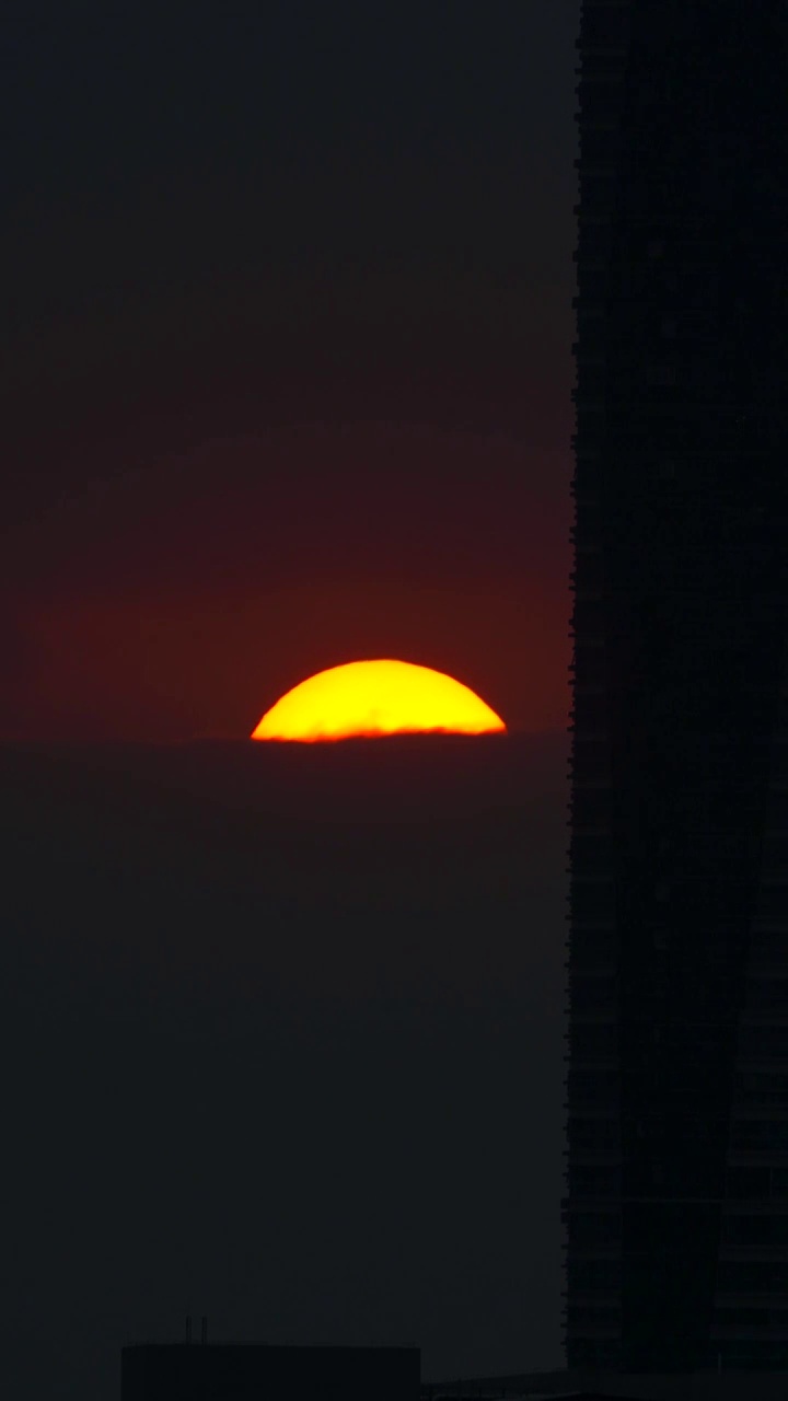 广州城市天空夕阳落日与建筑剪影视频素材