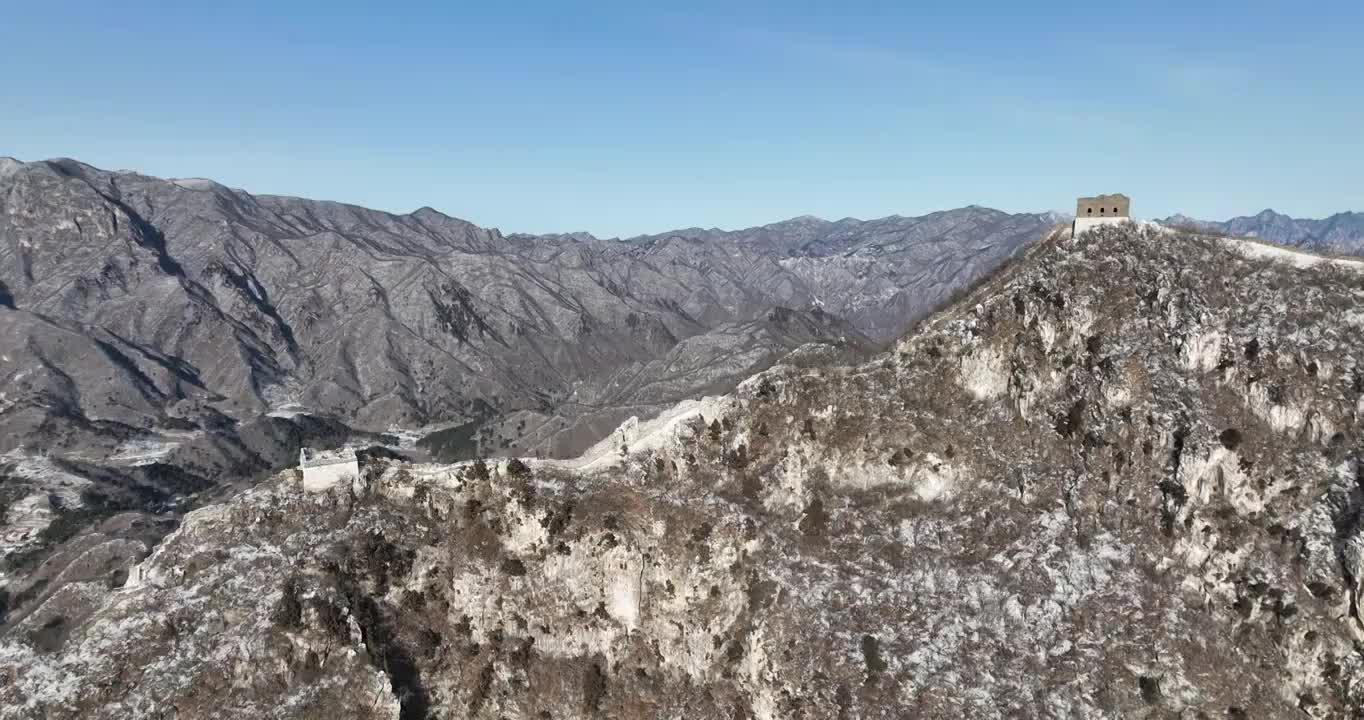 北京怀柔区箭扣长城正北楼雪景航拍视频素材