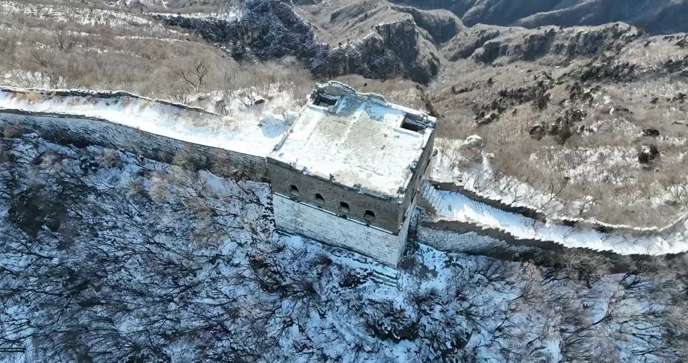 北京怀柔区箭扣长城正北楼雪景航拍视频素材