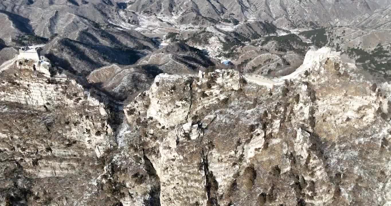 北京怀柔区箭扣长城小布达拉宫雪景航拍视频素材