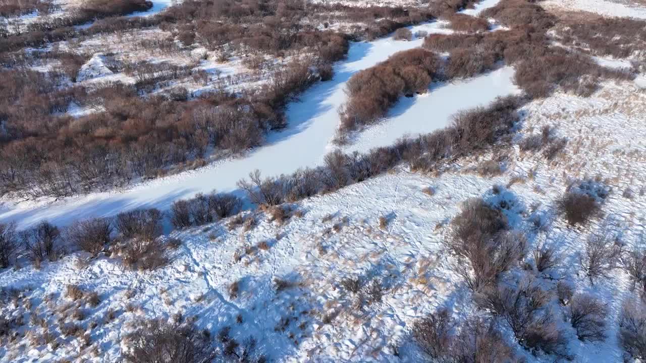 航拍呼伦贝尔雪原河流视频素材