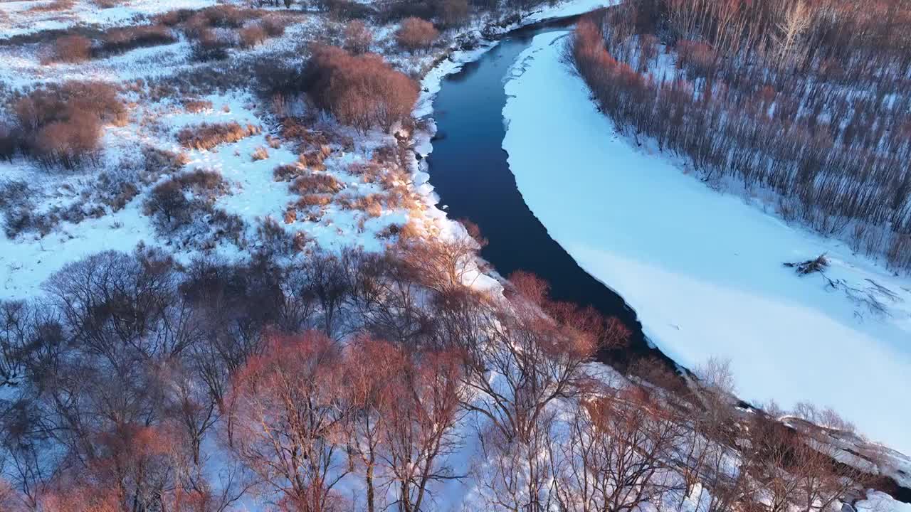 航拍呼伦贝尔雪原河流视频素材