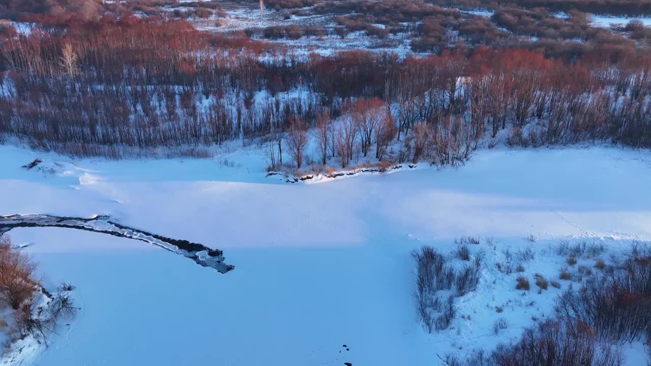 航拍呼伦贝尔雪原河流视频素材