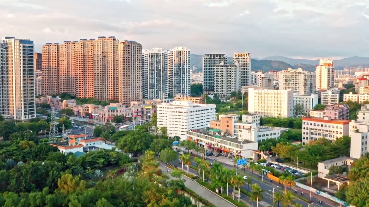 海南省三亚市天涯区三亚河金鸡岭桥头公园航拍视频素材